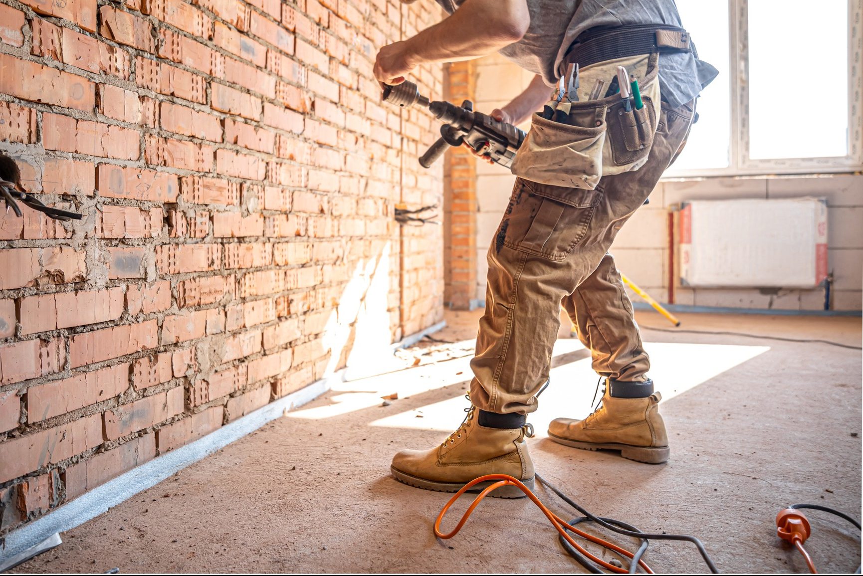 handyman-construction-site-process-drilling-wall-with-perforator (1)