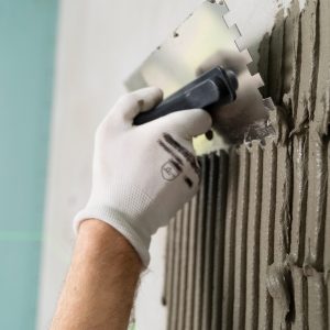 tiler-working-renovation-apartment (2)