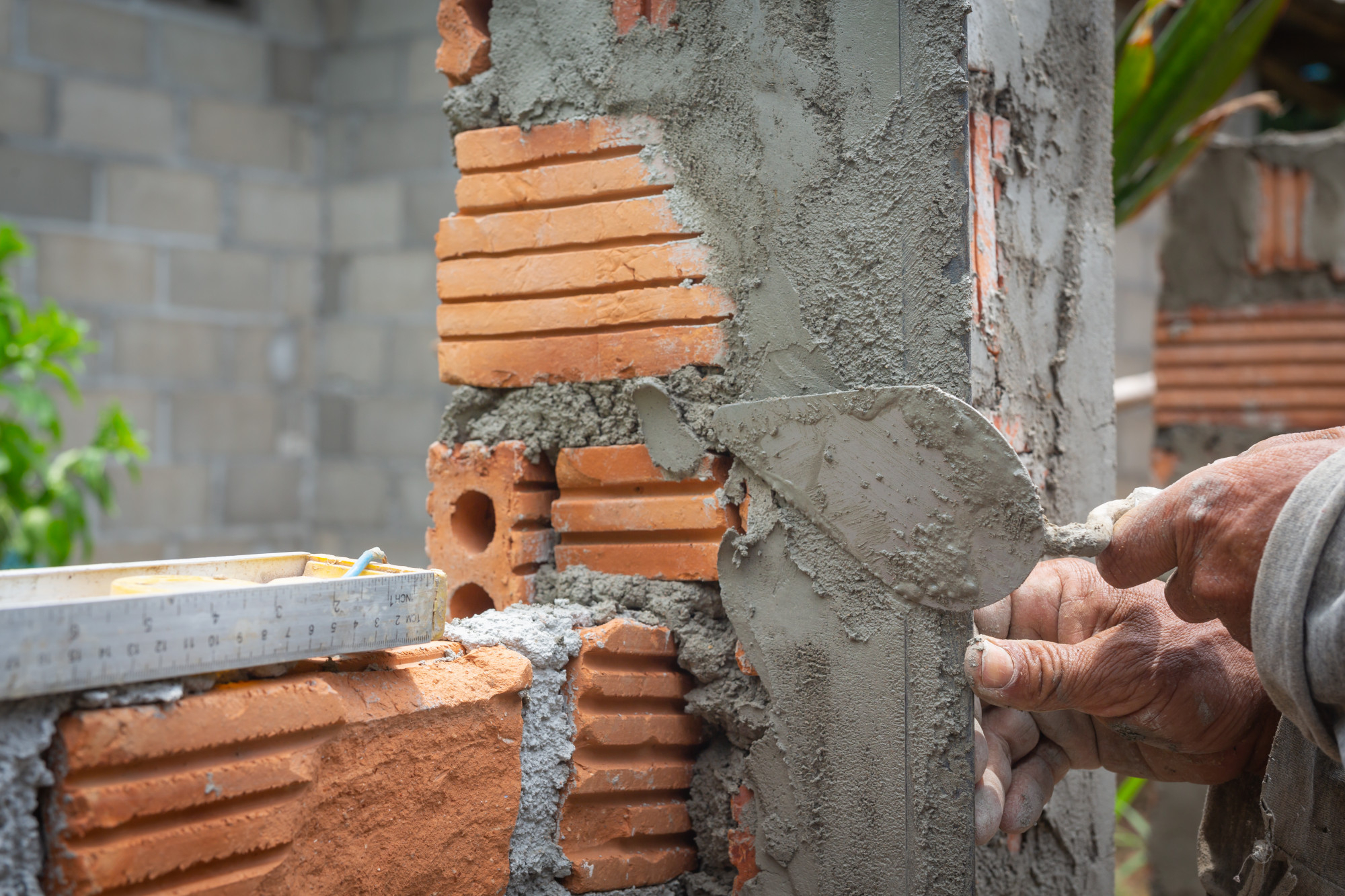 bricklaying-construction-worker-building-brick-wall